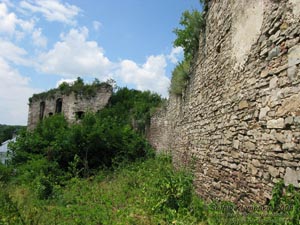Язловец, Тернопольская область. Фото. Замок начала XV века. Стены верхнего замка.