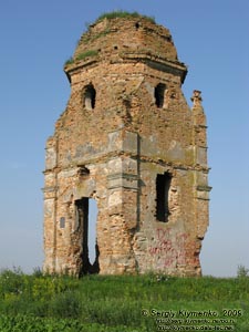 Хмельницкая область. Тихомель. Фото. Арианская башня-часовня XVI века. Вид снаружи.