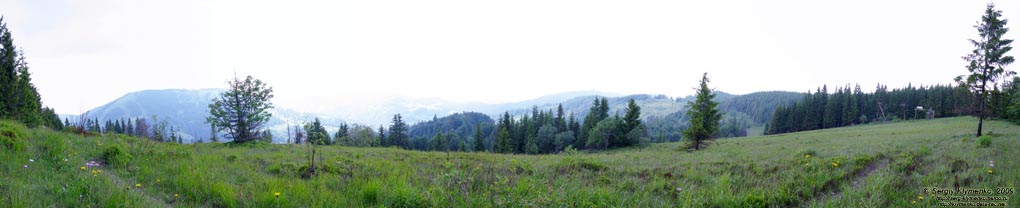 Львовская область. Карпаты близ Славского. Фото. Карпатский пейзаж. Вид с горы в сторону села Грабовец. Панорама ~180°.