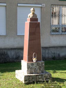 Закарпатская область, Колочава. Фото. Памятник А. В. Духновичу.