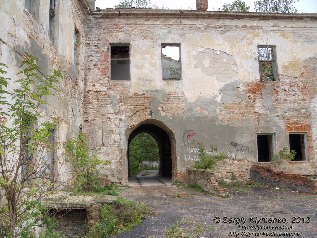 Ровенщина. Клевань. Фото. Северный корпус замка Чарторыйских, вид с внутреннего двора замка.