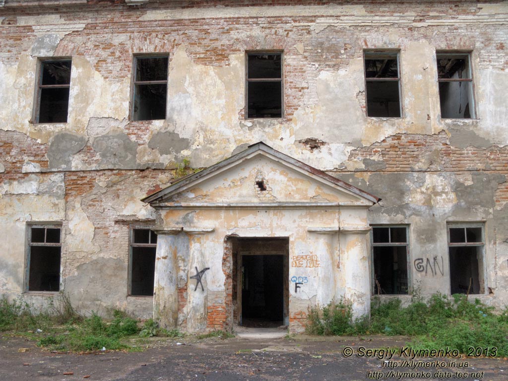 Ровенщина. Клевань. Фото. Замок Чарторыйских (1475 год), западный корпус (фрагмент).