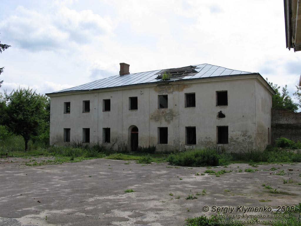 Ровенщина. Клевань. Фото. Замок Чарторыйских, южный флигель на внутреннем дворе.