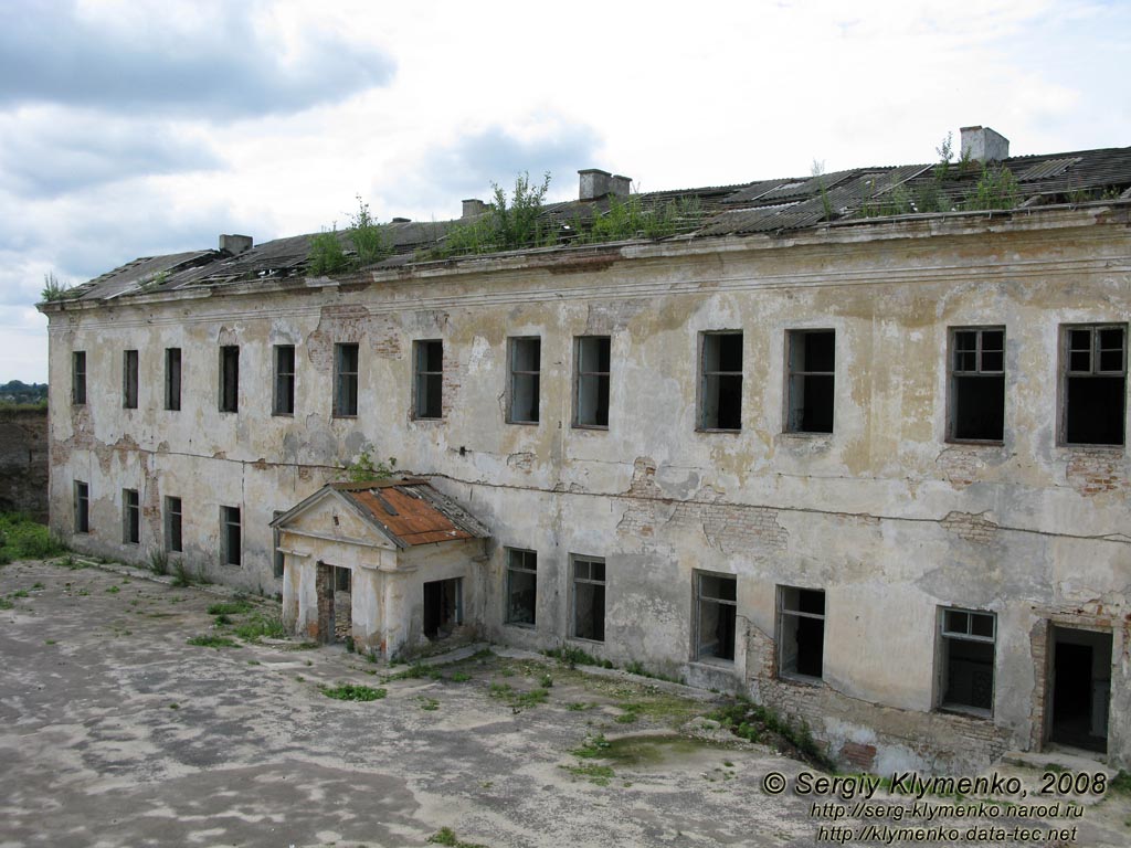 Ровенщина. Клевань. Фото. Замок Чарторыйских (1475 год), западный корпус (вид со стороны внутреннего двора).