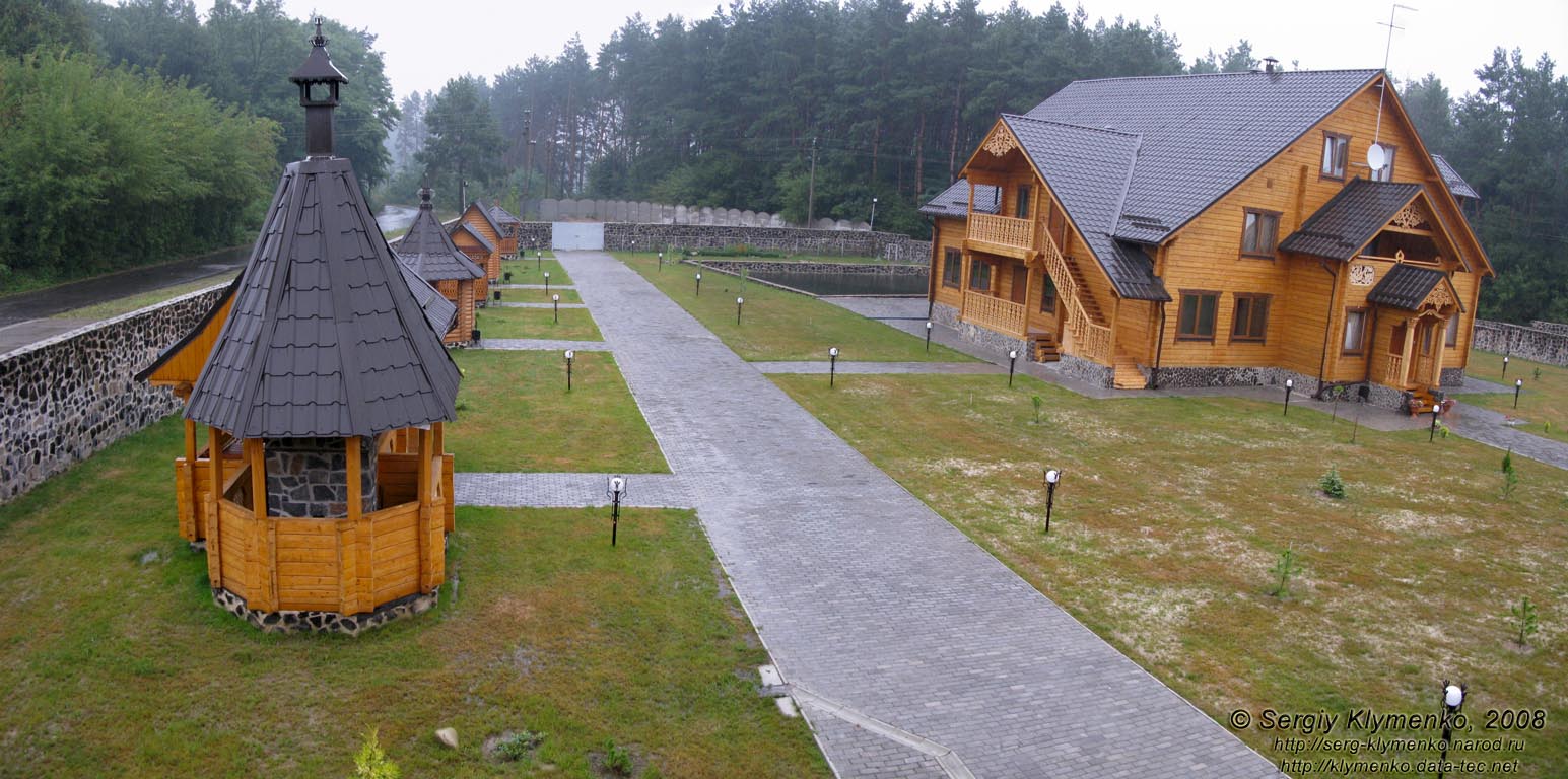 Ровенщина. Клевань. Фото. Ресторанно-гостиничный комплекс «Скольмо» утром.