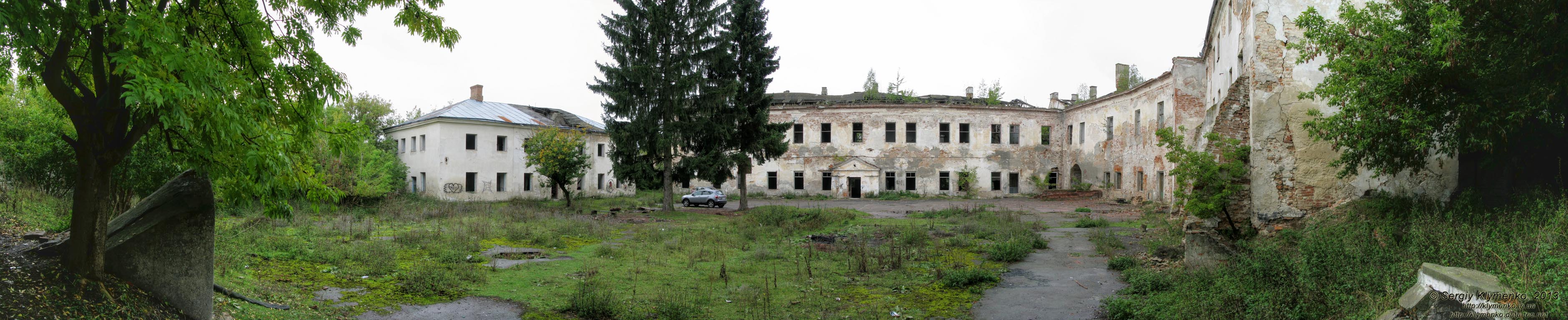 Ровенщина. Клевань. Фото. Замок Чарторыйских (1475 год), внутренний двор. Панорама ~210°.