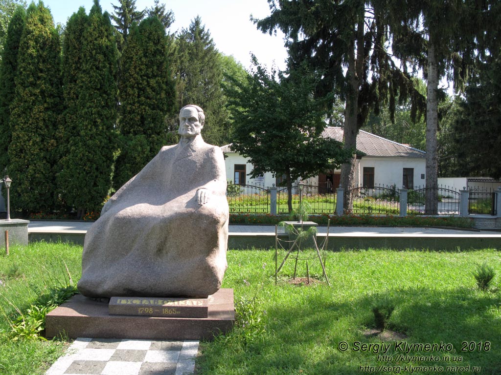 Коростышев (Житомирская область). Фото. Памятник Густаву Олизару (1798-1865).