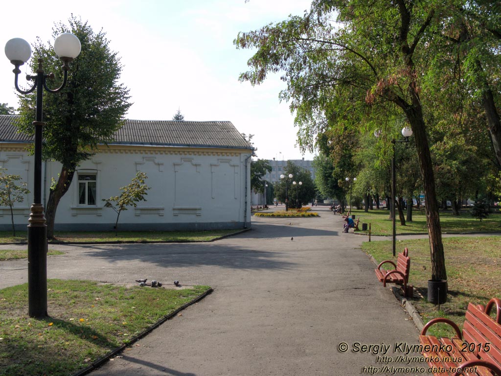 Волынская область, город Ковель. Фото. В Центральном парке имени Леси Украинки. Здание Краеведческого музея.