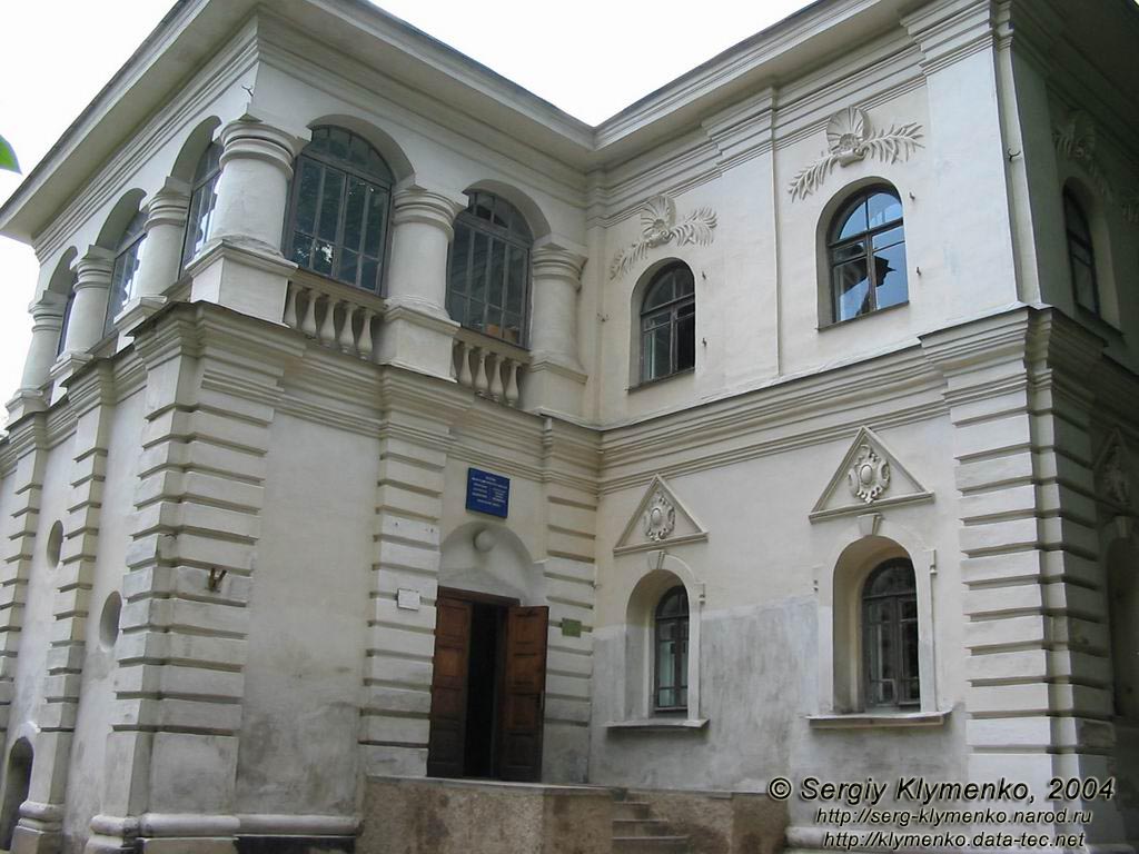 Черниговская область. Фото. Козелец. Здание полковой канцелярии (50°54'36"N, 31°06'38"E). Памятник архитектуры 1756-1760 годов.