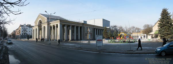 Кривой Рог. Фото. Криворожский городской театр драмы и музыкальной комедии им. Т. Г. Шевченко.