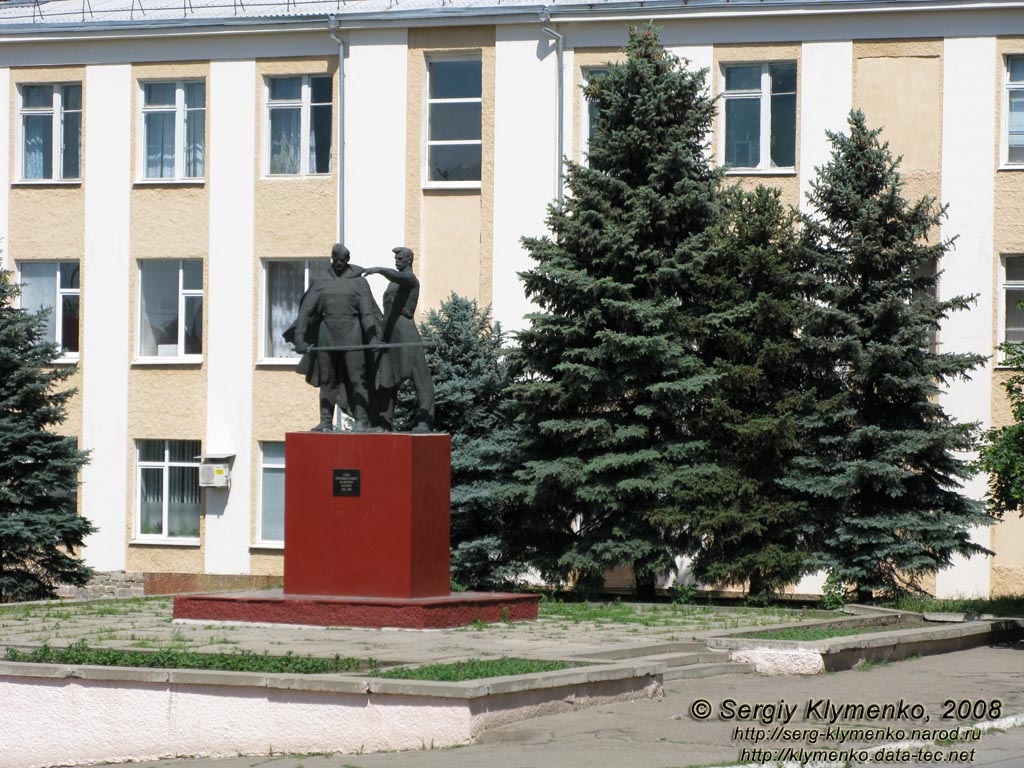 Фото Луганска. Памятник ковавшим Победу.