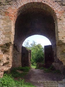 Ровенщина, село Межирич. Фото. Остатки Заславских ворот, вид с северо-запада (изнутри крепости).