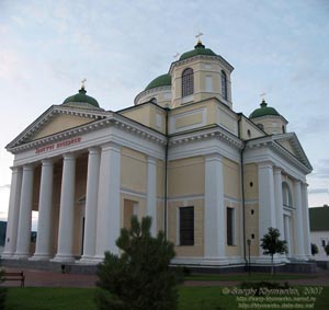 Новгород-Северский. Фото. Спасо-Преображенский собор, памятник архитектуры 1796-1806 годов.