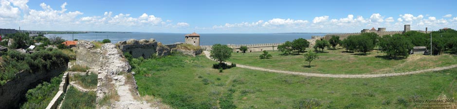 Белгород-Днестровская крепость. "Гражданский" двор, вид с крепостных стен (панорама ~120°).
