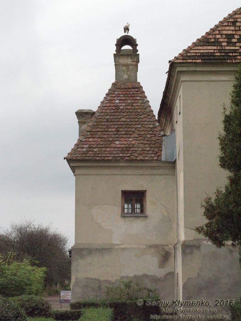 Львовская область. Олеско. Фото. Монастырь капуцинов, башенка на западным углу строения.