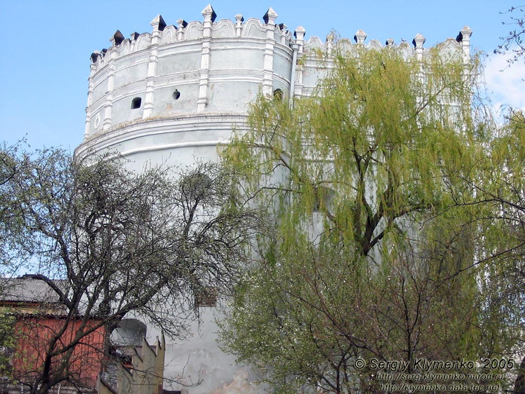 Ровенщина, Острог. Фото. Луцкая башня, памятник архитектуры XVI в.