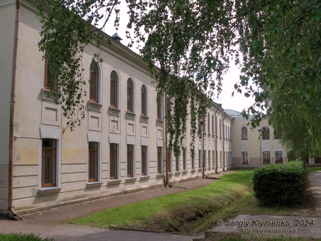 Ровенщина, Острог. Фото. Острожская академия. Староакадемический корпус Острожской академии.