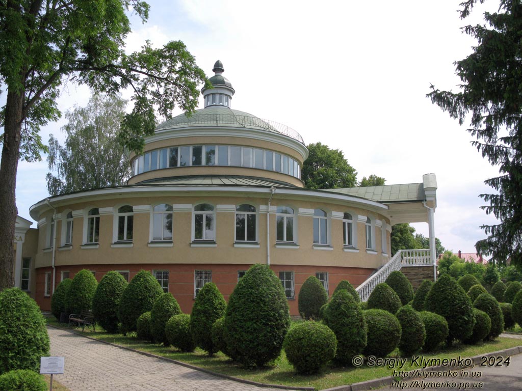 Ровенщина, Острог. Фото. Острожская академия. Здание Научной библиотеки НУ «Острожская академия».