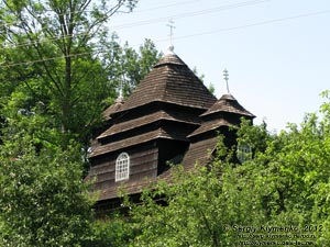 Закарпатская область, село Ужок. Фото. Деревянная церковь св. Михаила, 1745 год.