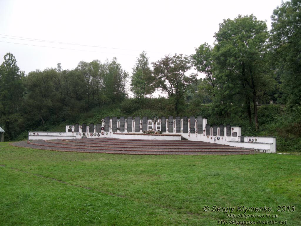 Закарпатская область, Свалява. Фото. Свалявский мемориальный парк. Памятная стена Мемориального Парка.