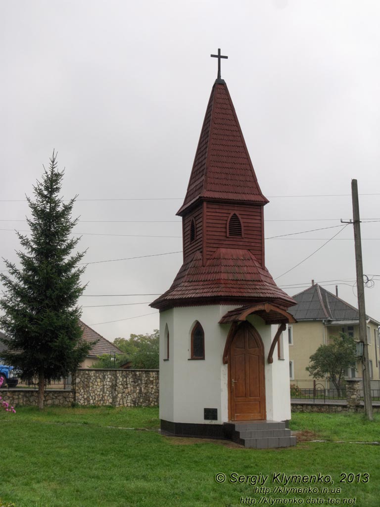 Закарпатская область, Свалява. Фото. Свалявский мемориальный парк. Часовня Мучеников.