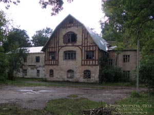 Ровненская область, Гоща. Фото. Бывший господский дом (дворец) в стиле шале (ул. Садовая, 5). Северный фасад.