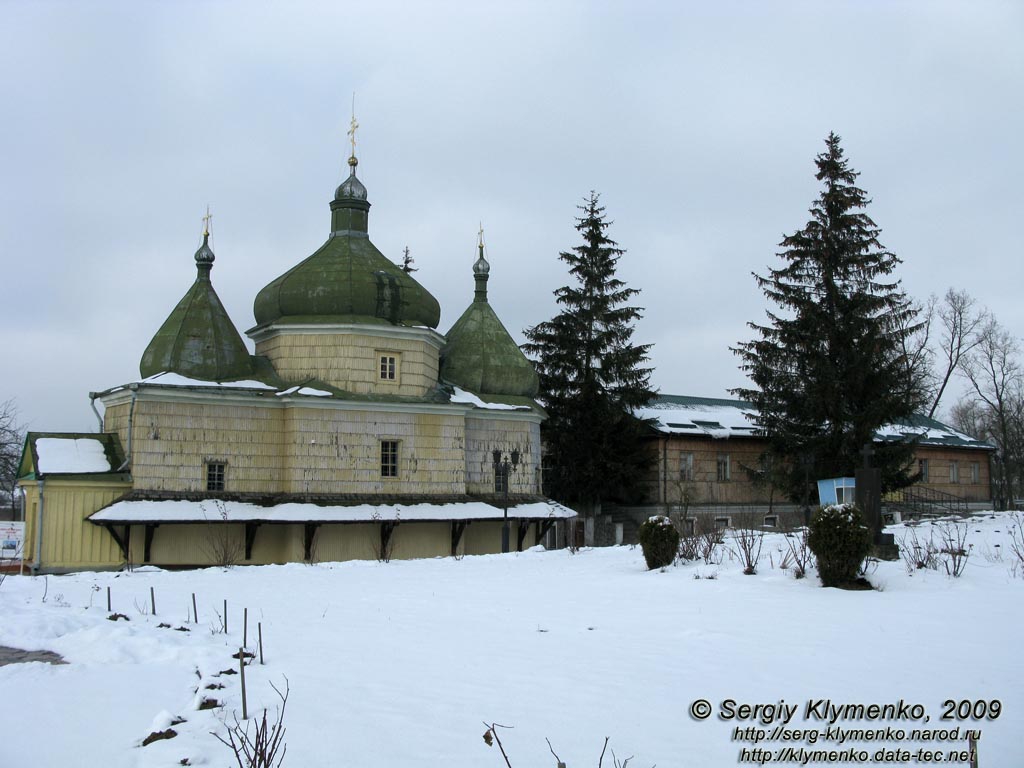 Ровенщина. Пляшева («Казацкие могилы»). Фото. Михайловская церковь, памятник архитектуры 1-й половины XVII века.