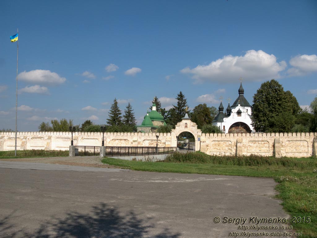 Ровенщина. Пляшева («Казацкие могилы»). Фото. Свято-Георгиевский мужской монастырь на Казацких могилах (Украинская Православная Церковь, Киевский Патриархат).