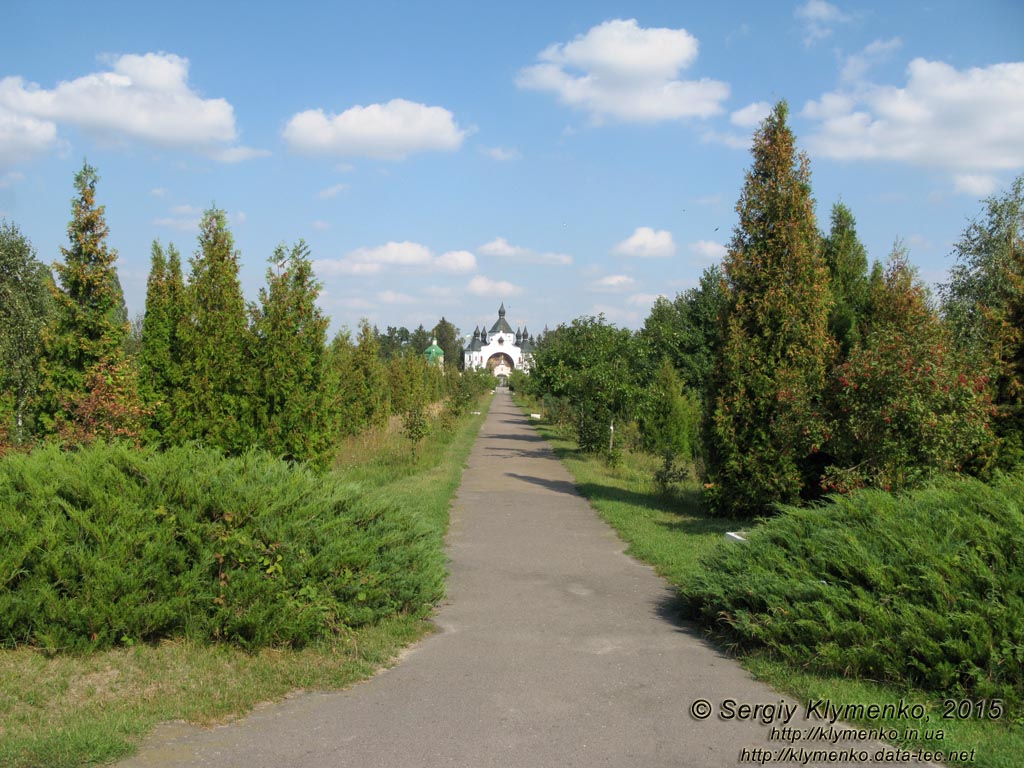 Ровенщина. Пляшева («Казацкие могилы»). Фото. Свято-Георгиевский мужской монастырь на Казацких могилах (Украинская Православная Церковь, Киевский Патриархат).