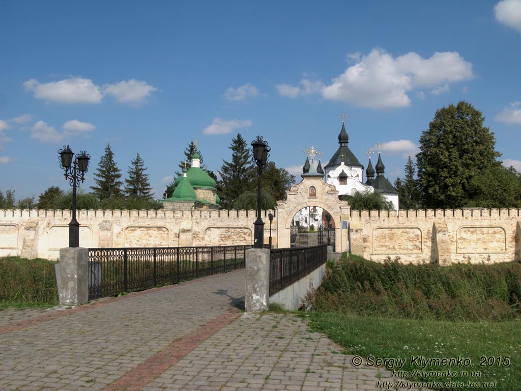 Ровенщина. Пляшева («Казацкие могилы»). Фото. Свято-Георгиевский мужской монастырь на Казацких могилах (Украинская Православная Церковь, Киевский Патриархат).