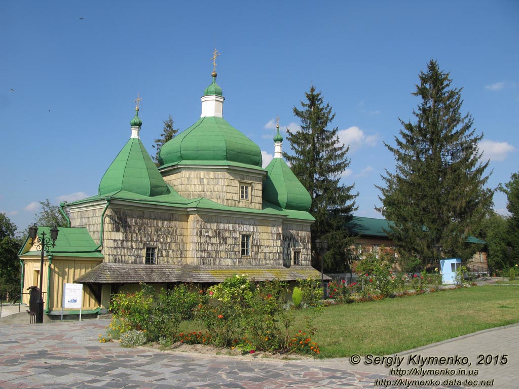 Ровенщина. Пляшева («Казацкие могилы»). Фото. Михайловская церковь, памятник архитектуры 1-й половины XVII века.