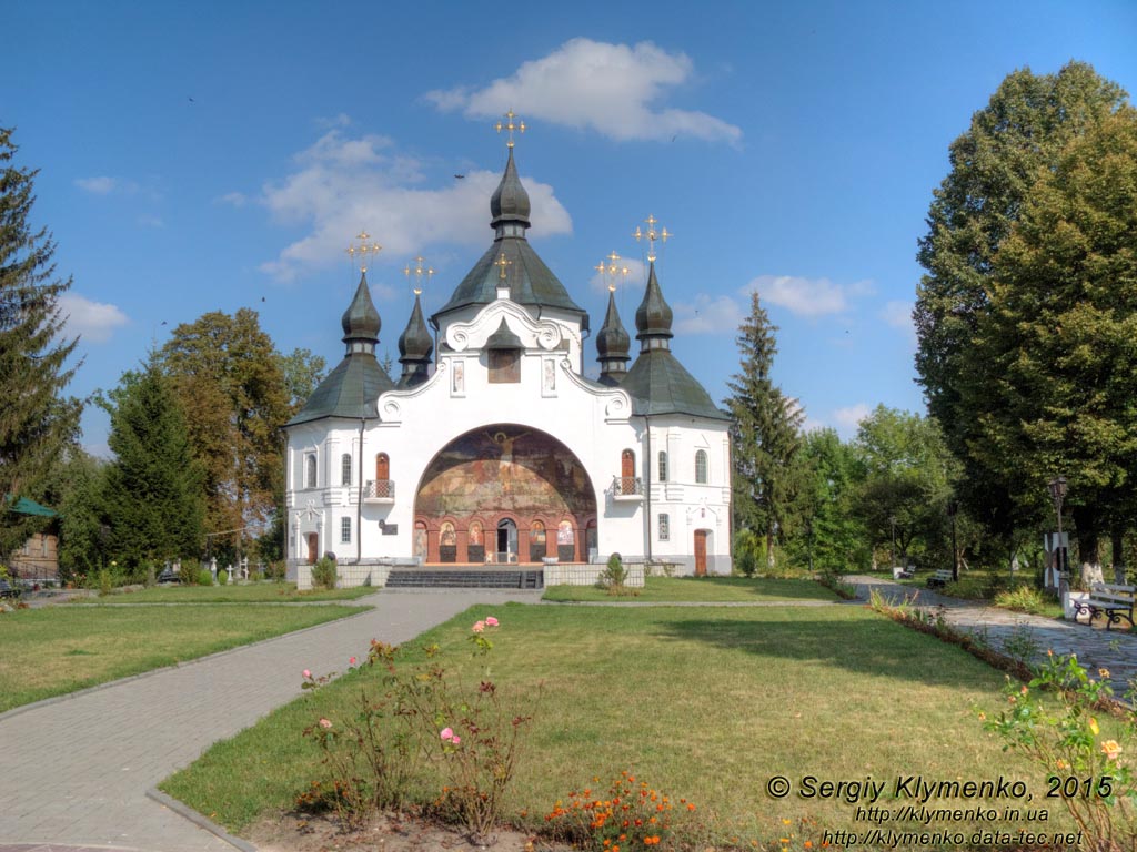 Ровенщина. Пляшева («Казацкие могилы»). Фото. Георгиевская церковь-мавзолей (1910-1914 годы).