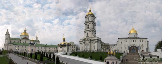 Почаев. Панорама Почаевской Лавры от главного входа.