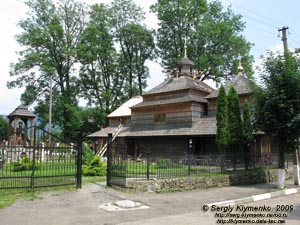 Львовская область. Сколе. Фото. Деревянная церковь Святого великомученика Пантелеймона (XVI век).