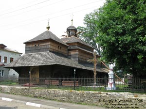 Львовская область. Сколе. Фото. Деревянная церковь Святого великомученика Пантелеймона (XVI век).