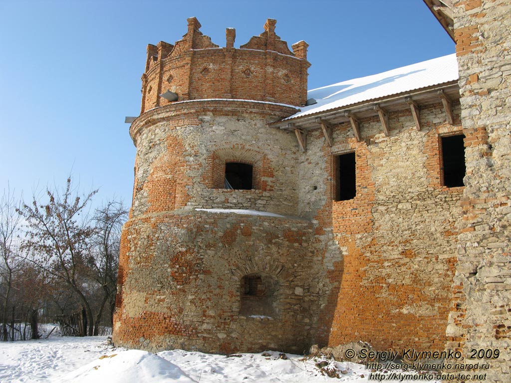 Подолье. Староконстантинов. Фото. Замок князей Острожских, 1561-1571 годы. Вид с берега речки Случ.