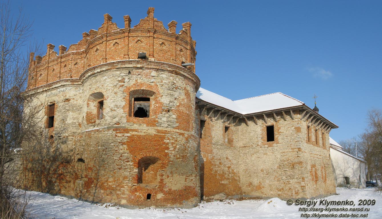 Подолье. Староконстантинов. Фото. Замок князей Острожских, 1561-1571 годы. Вид с берега речки Случ.