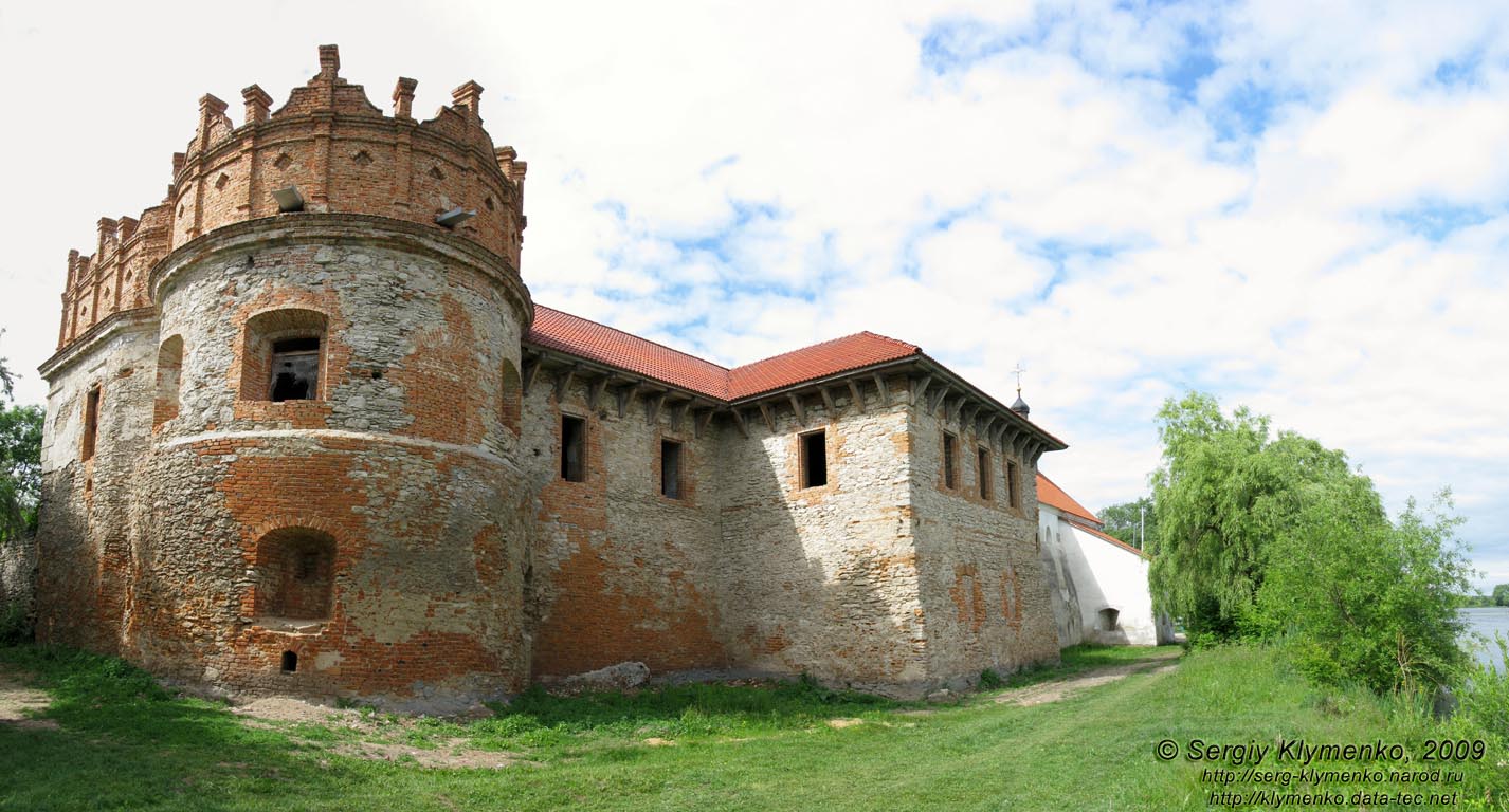 Подолье. Староконстантинов. Фото. Замок князей Острожских, 1561-1571 годы. Вид с берега речки Случ.