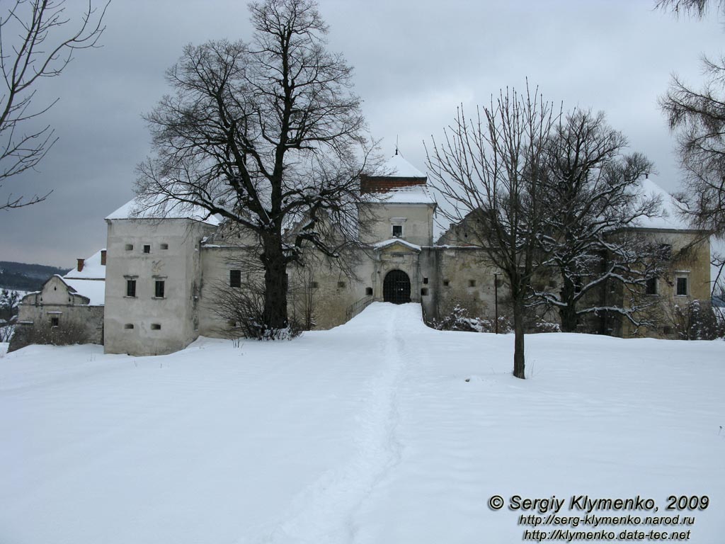 Львовская область. Свирж. Фото. Свиржский замок, XV век (вид с юга).