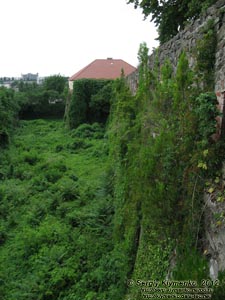 Ужгородский замок. Фото. Внешняя юго-восточная оборонительная стена и южный бастион.