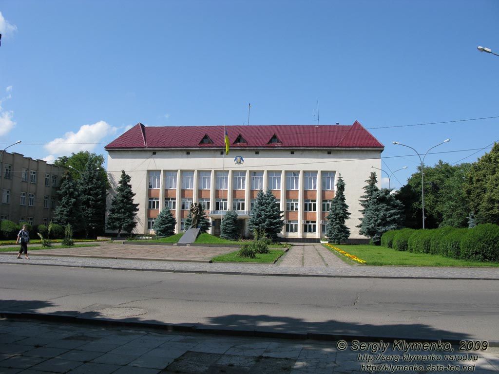 Закарпатская область. Виноградов. Фото. Здание горсовета.