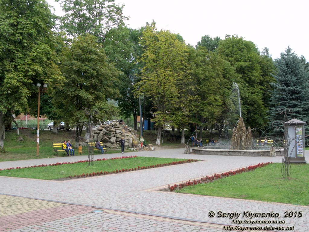 Ивано-Франковская область. Яремче. Фонтан-гора в центре города.