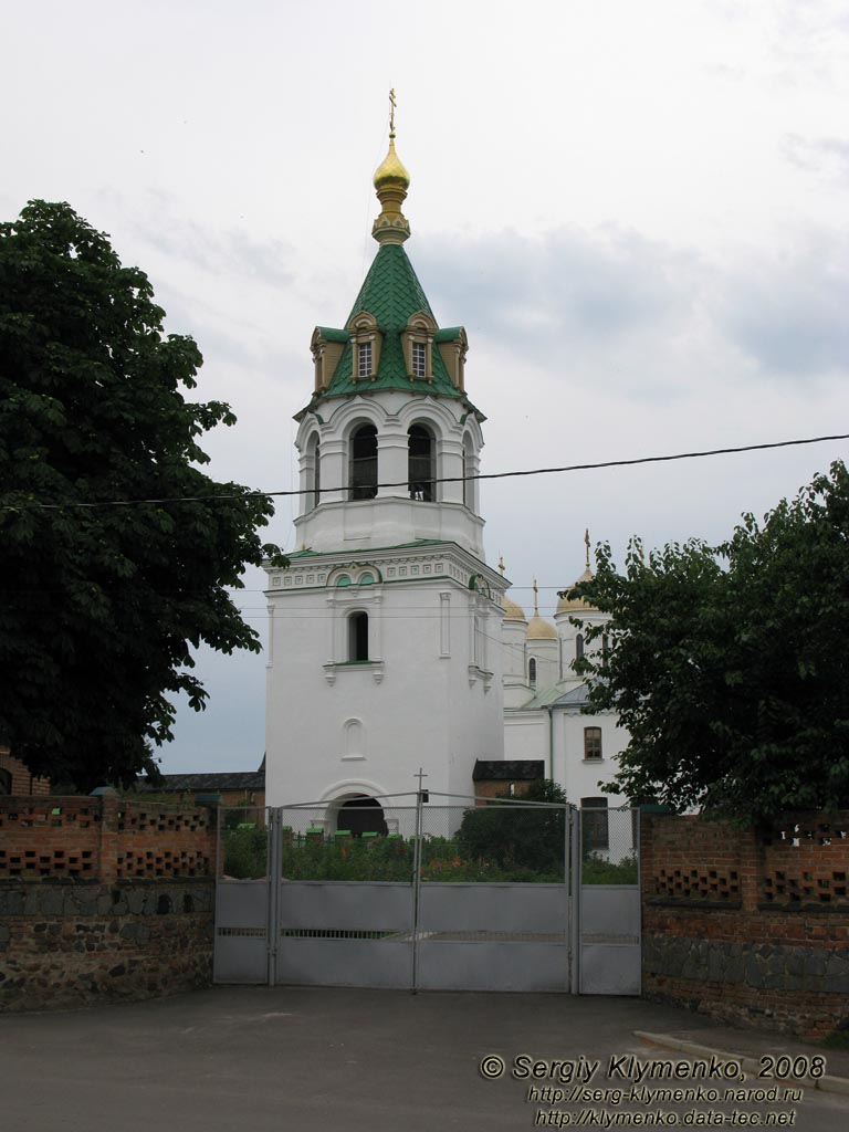 Волынь. Зимнее. Фото. Зимненский Свято-Успенский Святогорский ставропигиальный женский монастырь. Надвратная башня-колокольня.