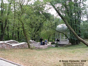 Житомирщина. Коростень. Фото. Парк им. Н. Островского, беседка.