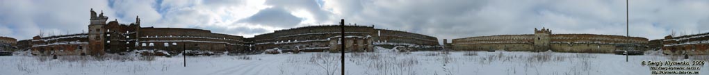 Львовская область. Старое Село. Фото. Замок в Старом Селе. Круговая панорама изнутри (~360°). По центру - южная стена крепости.