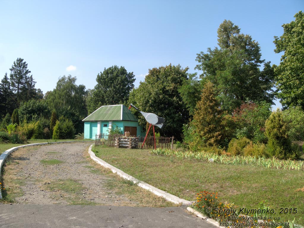 Тернопольщина. Село Белокриница (Кременецкий район). Фото. Дендропарк перед юго-западным (парковым) фасадом Белокриницкого дворца.