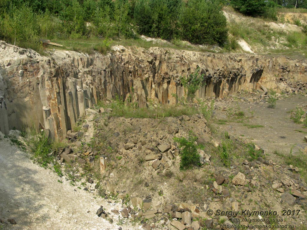 Ровенщина. Базальтовое. Фото. Базальтовые столбы.