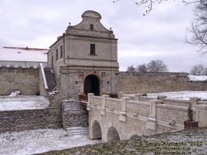 Подолье, Тернопольская область. Збараж. Фото. Замок 1626-1631 гг. Главные ворота.