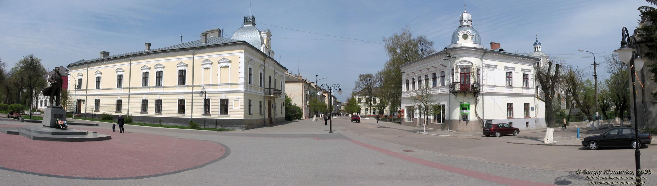 Львовская область. Современный Золочев. Фото. Панорама площади Вячеслава Чорновола.