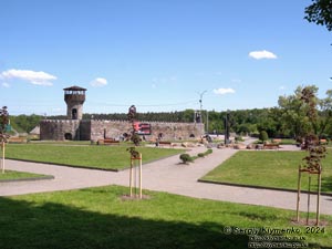 Житомирщина. Звягель. Фото. Руины Звягельского замка-крепости, сохранившиеся на высоком левом берегу Случа.